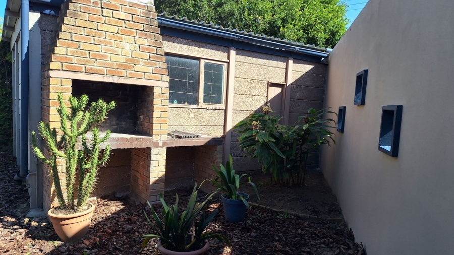 4 Bedroom Property for Sale in Twee Rivieren Western Cape
